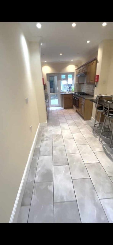 Room Oakington Manor Drive in Greater London