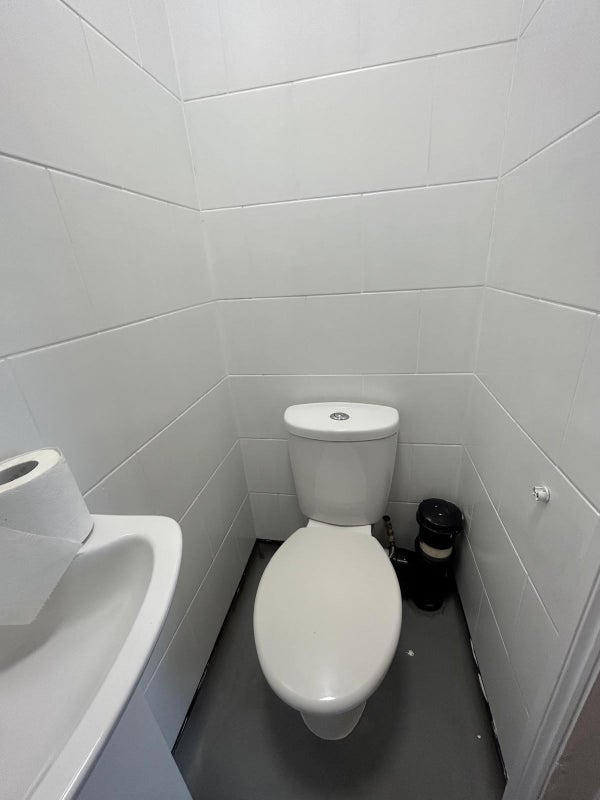 Room Oakington Manor Drive in Greater London