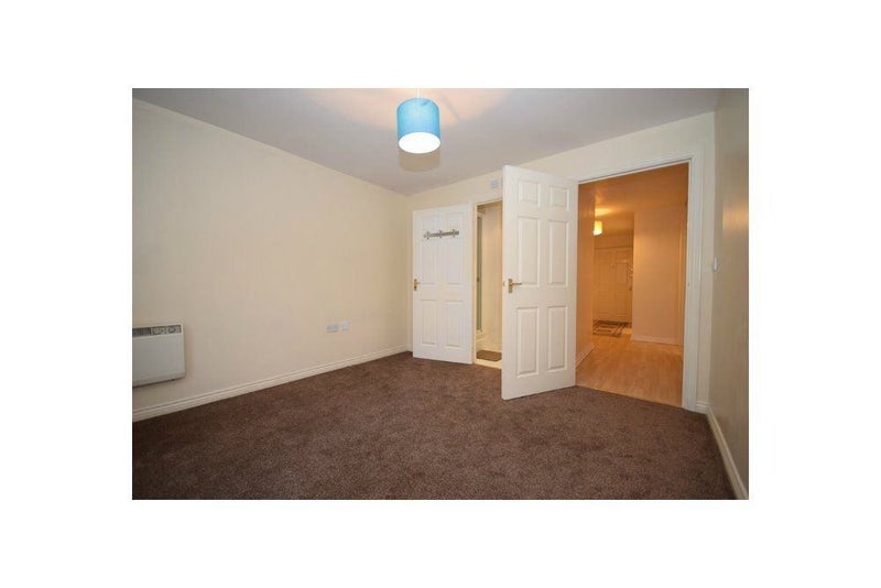 Flat Eaton Road in Greater London