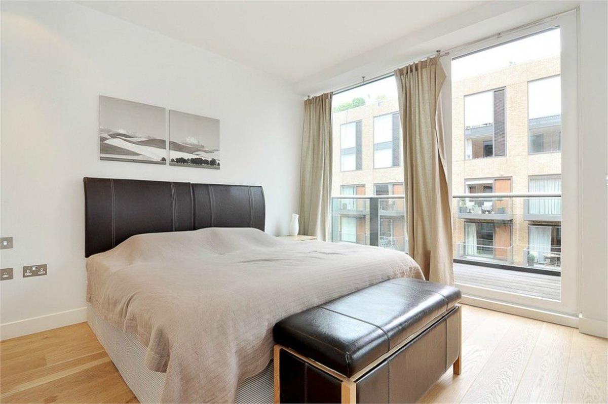 Flat Gatliff Road in City of Westminster