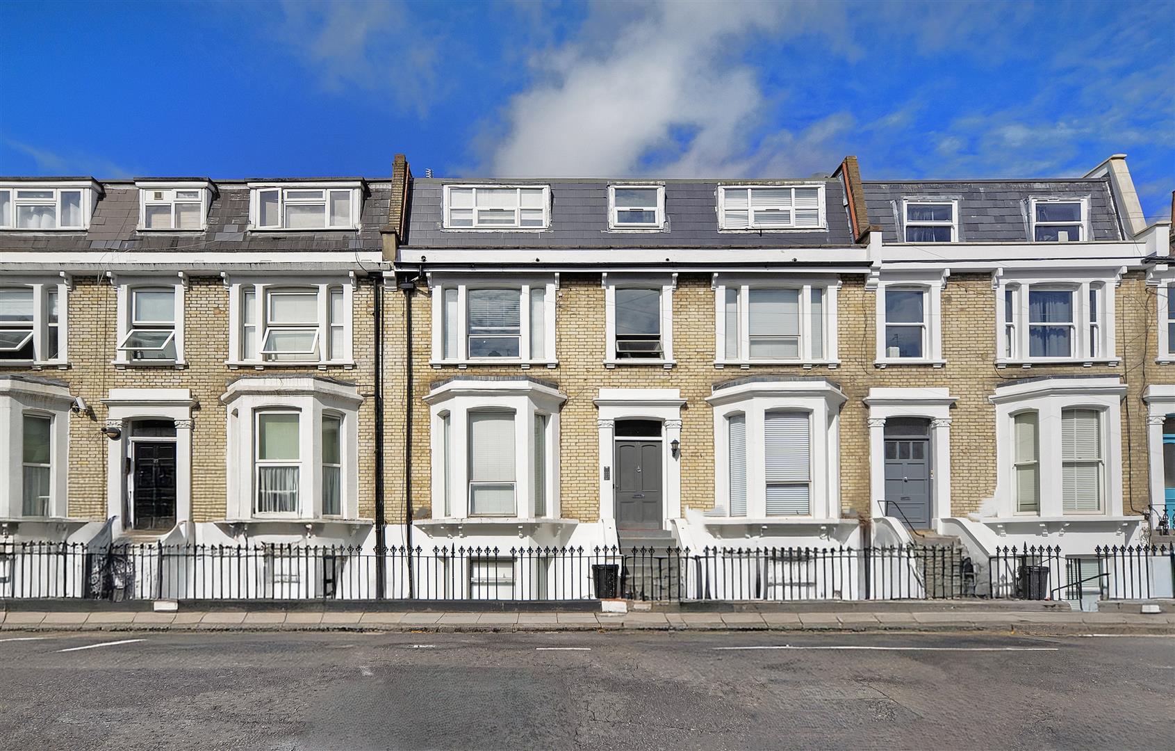 Flat Earl's Court Gardens in Greater London