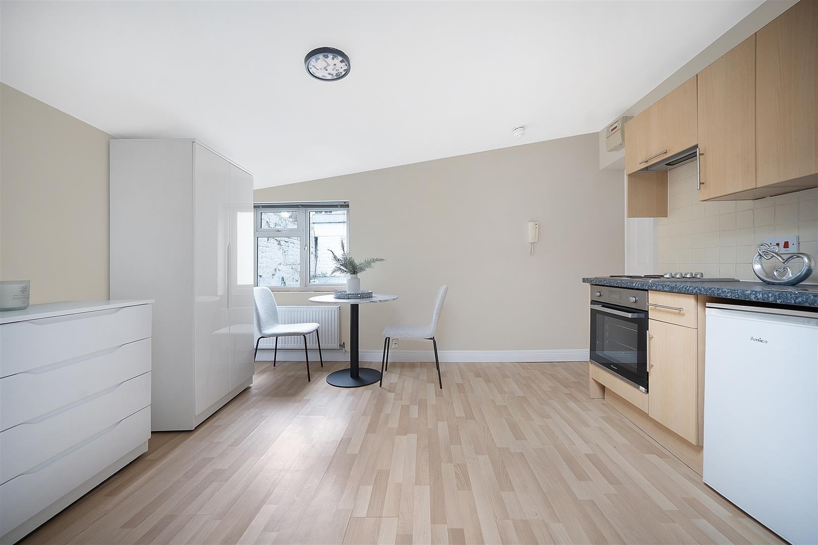 Flat Earl's Court Gardens in Greater London