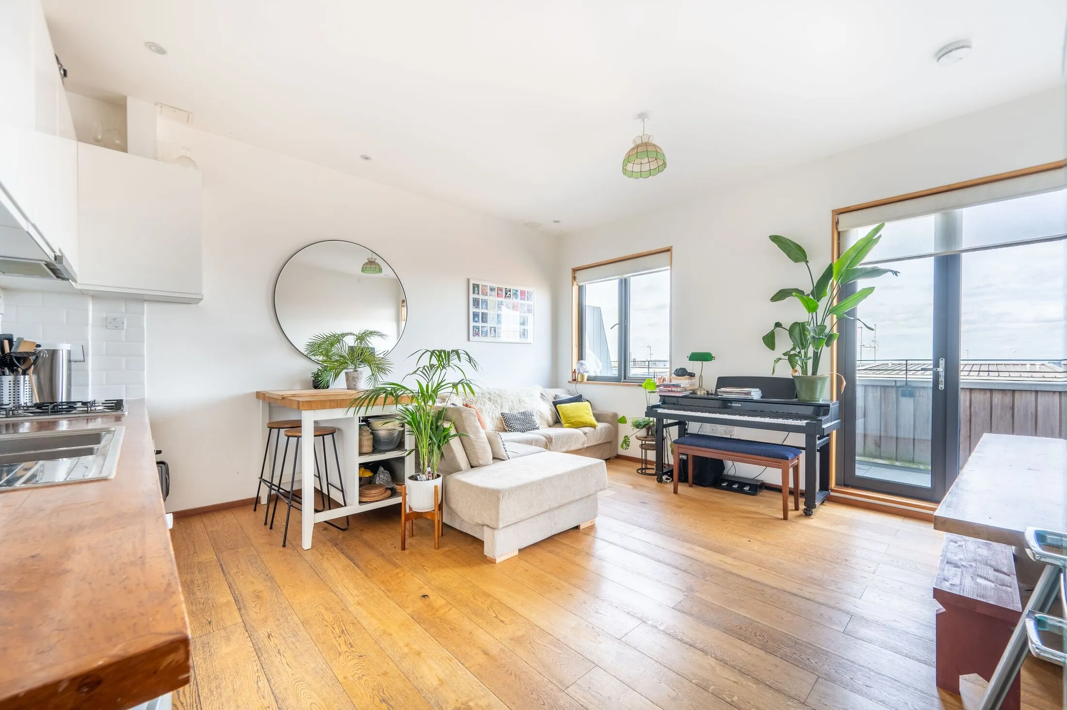 Flat Winchelsea Road in Greater London