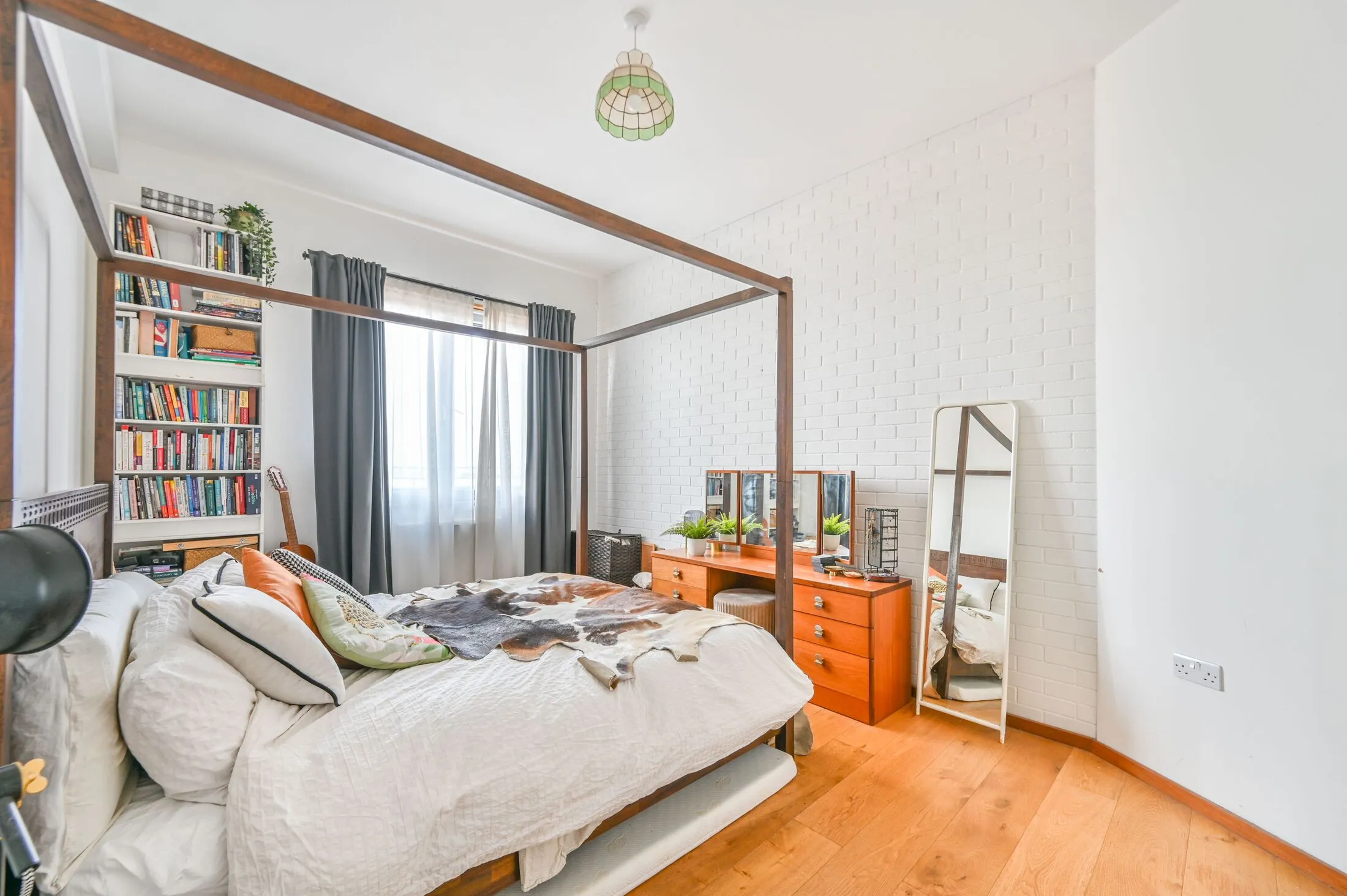 Flat Winchelsea Road in Greater London