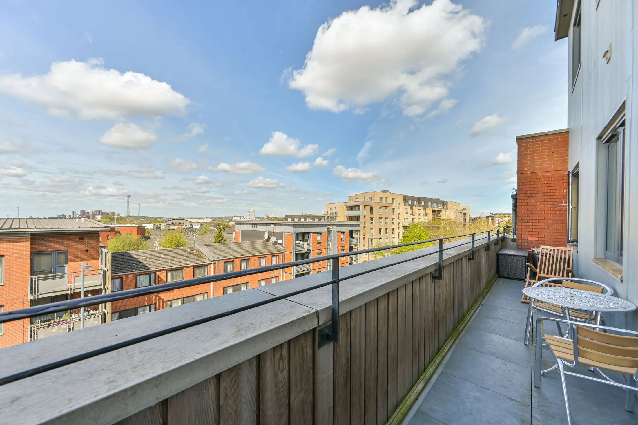 Flat Winchelsea Road in Greater London