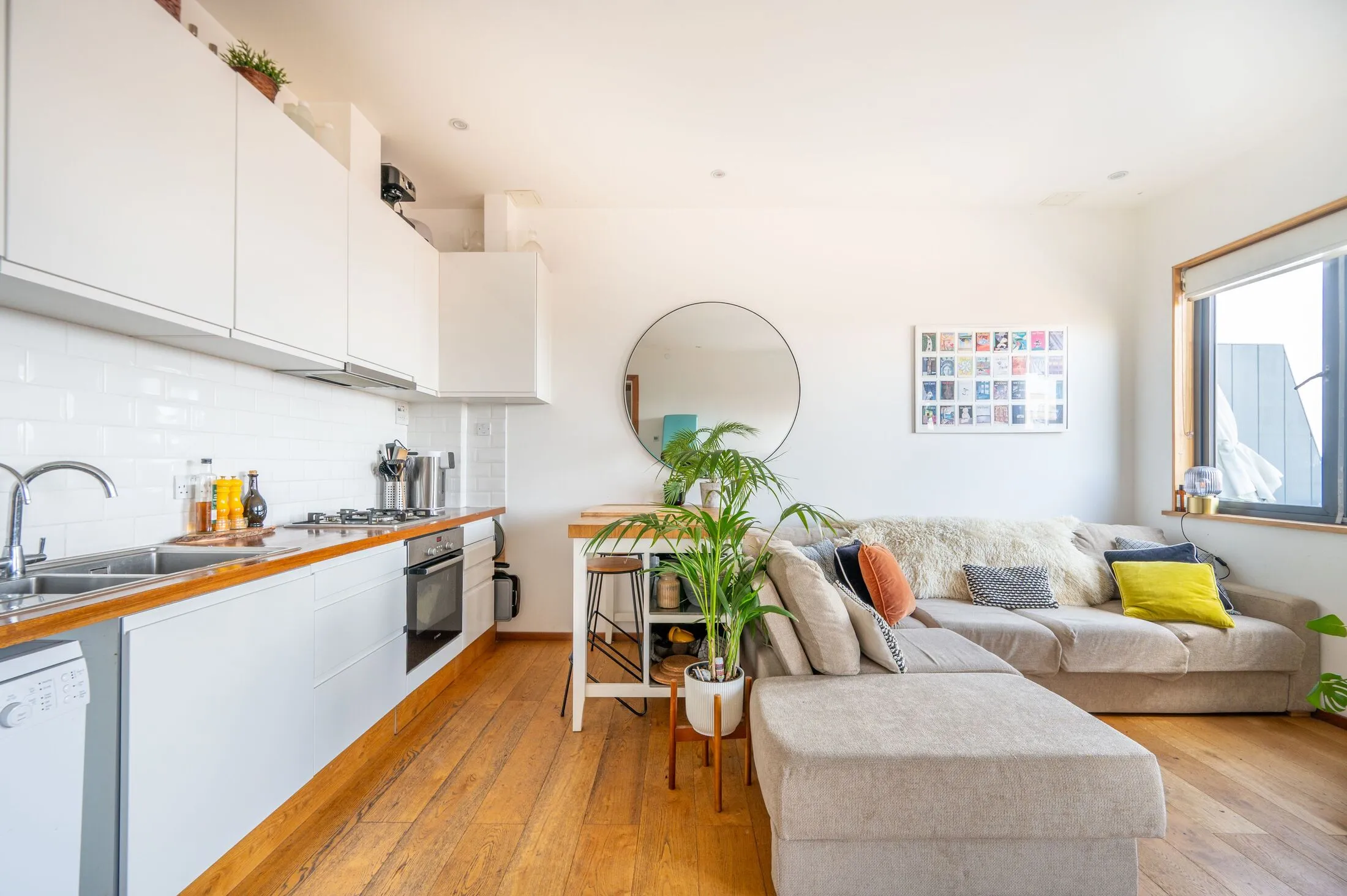 Flat Winchelsea Road in Greater London
