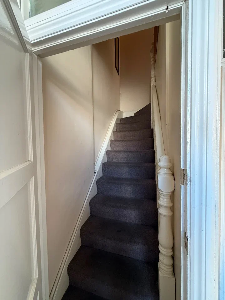 Flat Milverton Gardens in Greater London