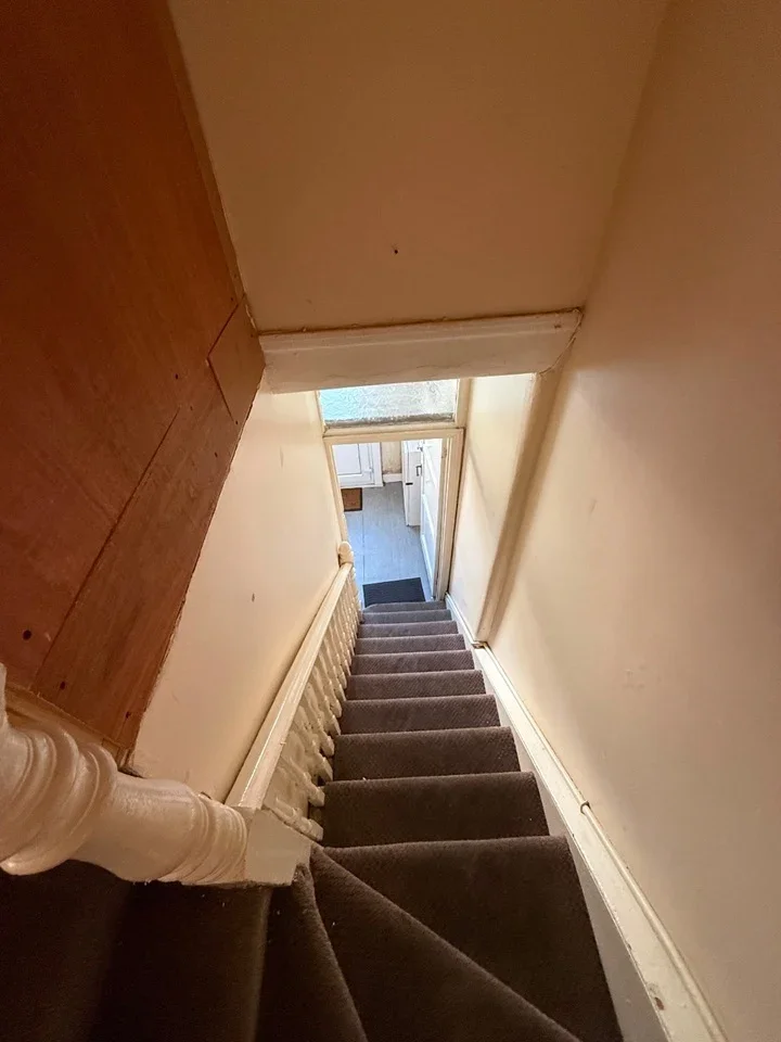 Flat Milverton Gardens in Greater London