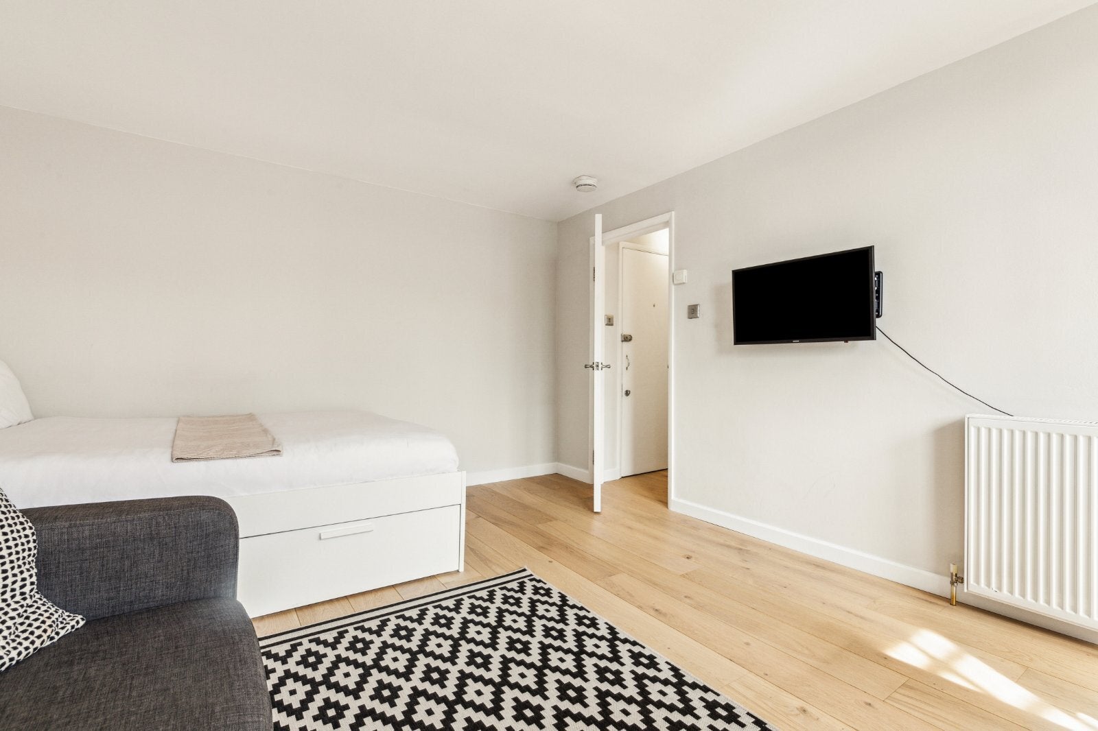 Flat Elgin Avenue in City of Westminster
