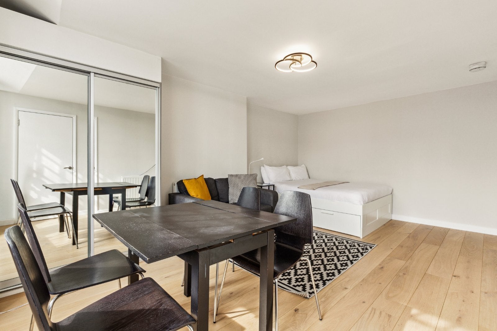 Flat Elgin Avenue in City of Westminster