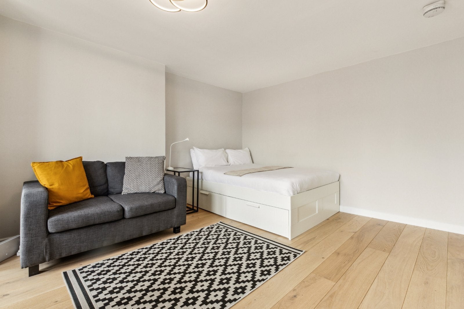 Flat Elgin Avenue in City of Westminster