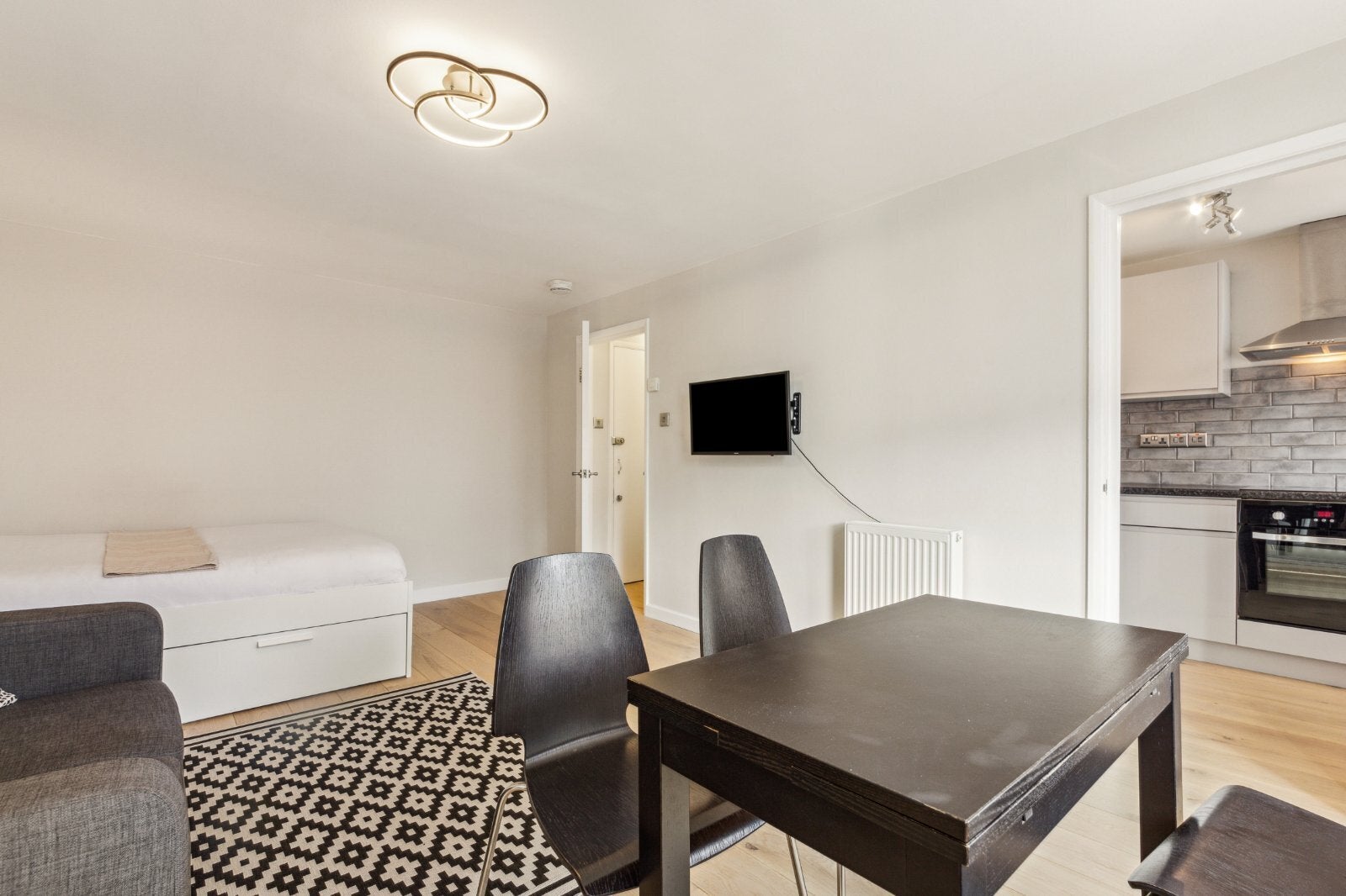 Flat Elgin Avenue in City of Westminster