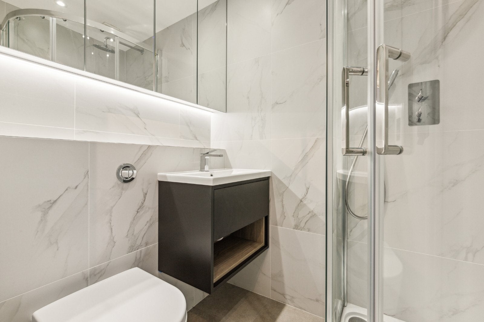 Flat Elgin Avenue in City of Westminster