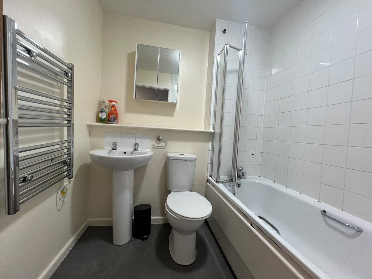 Flat Creighton Road in Greater London