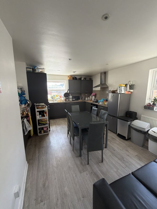 Room Romford Road in Greater London