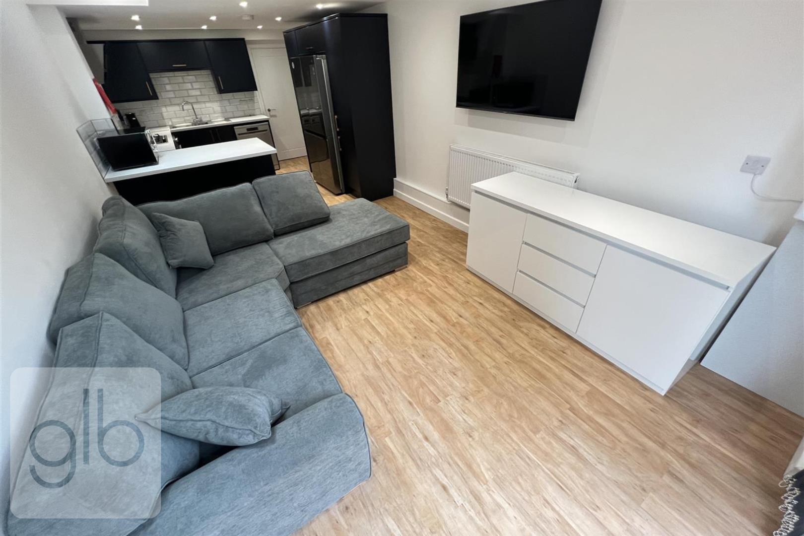 Room Humber Avenue in Coventry