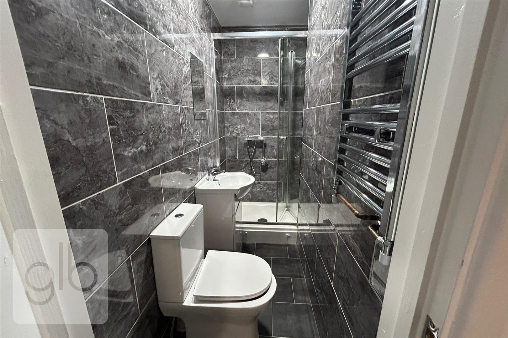 Room Humber Avenue in Coventry