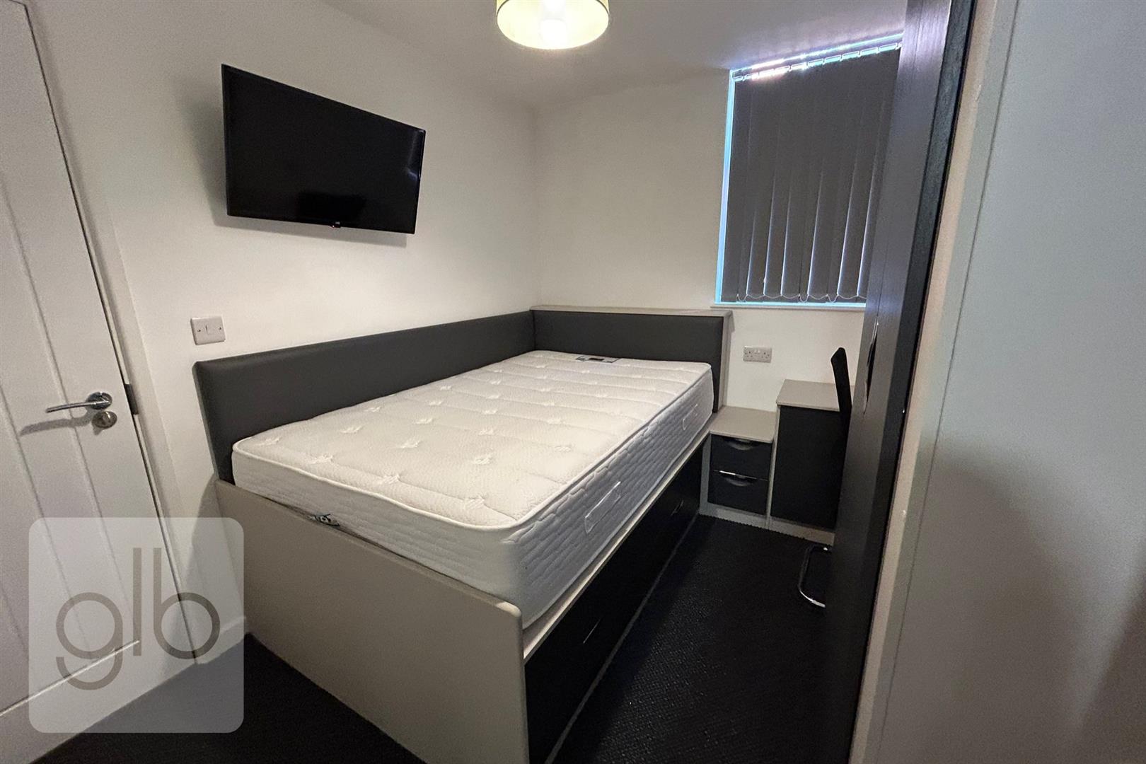 Room Humber Avenue in Coventry