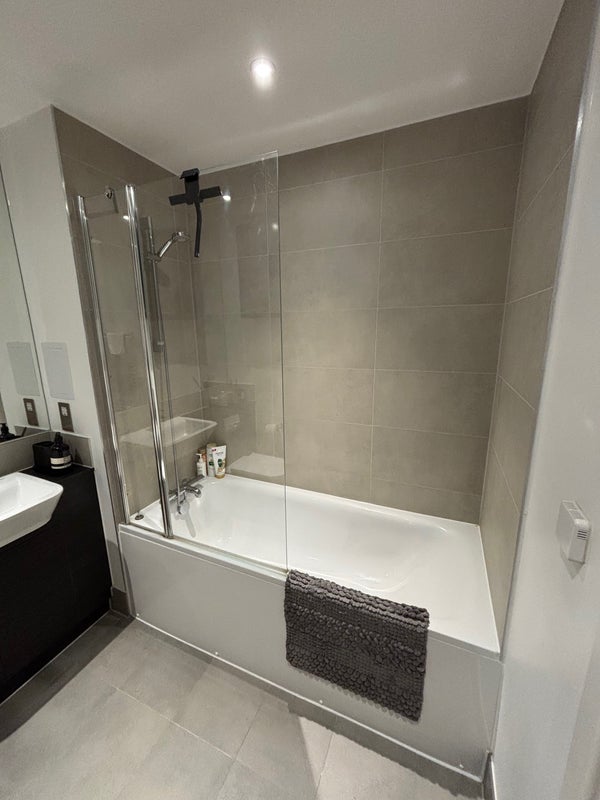 Flat Danson Mews in Greater London