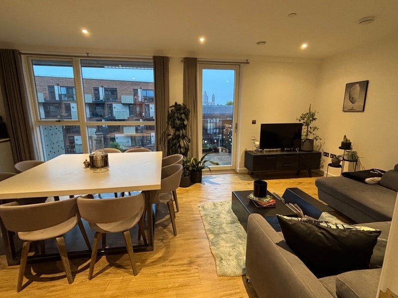 Flat Danson Mews in Greater London