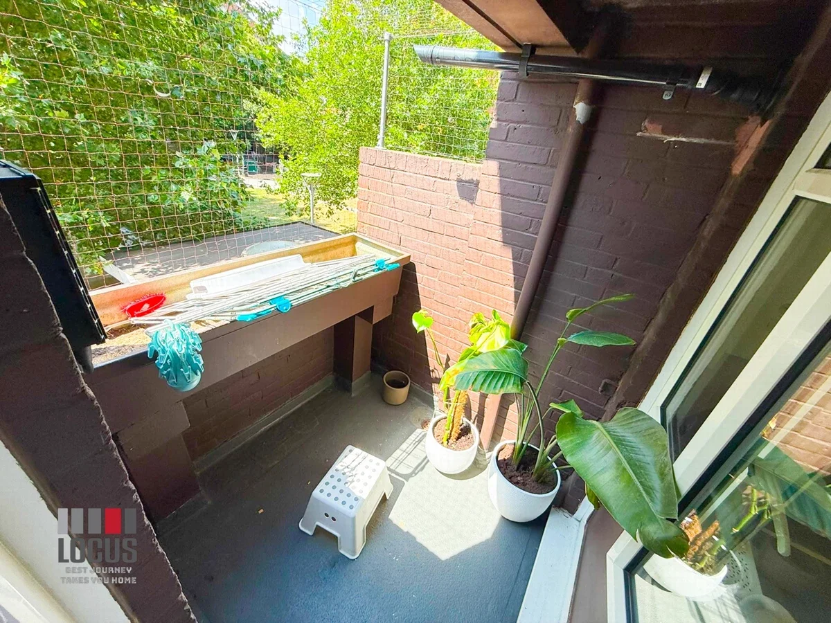 Flat Wesley Close in Greater London