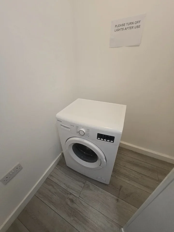 Room Farnham Road in Slough