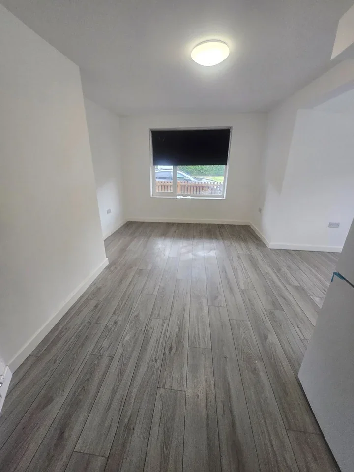 Room Farnham Road in Slough