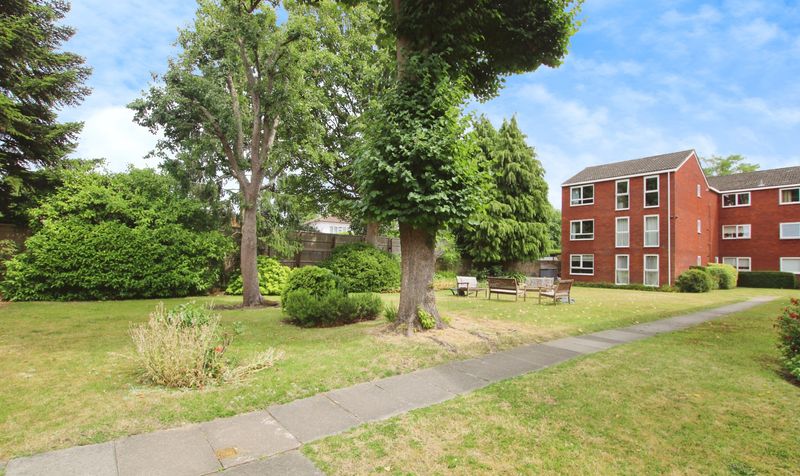 Flat Village Road in Greater London