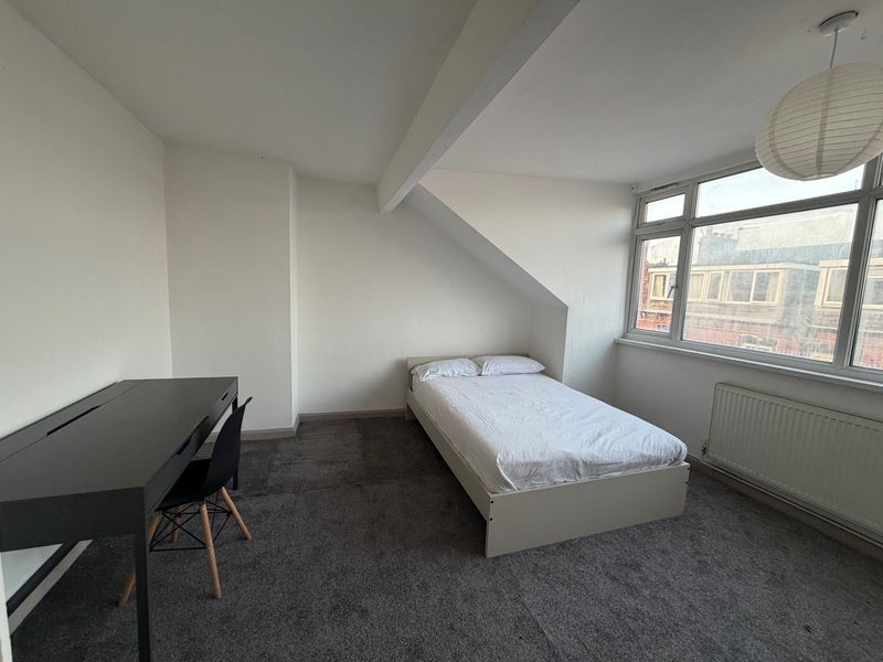 Room Burley Lodge Road in Leeds