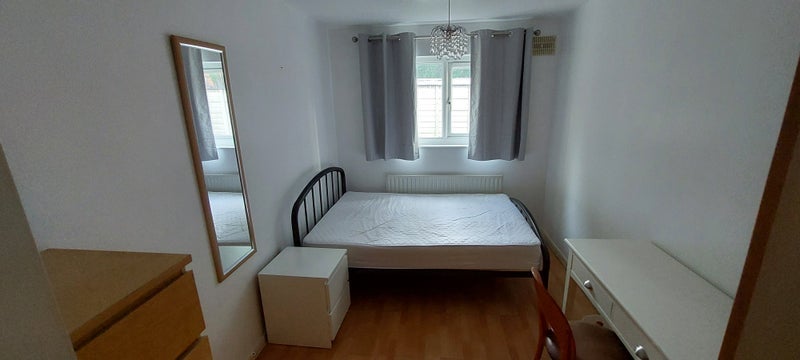 Room Pountney Road in Greater London
