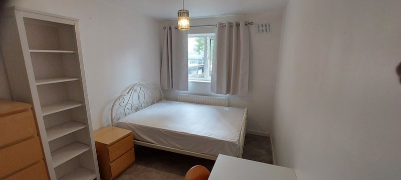 Room Pountney Road in Greater London