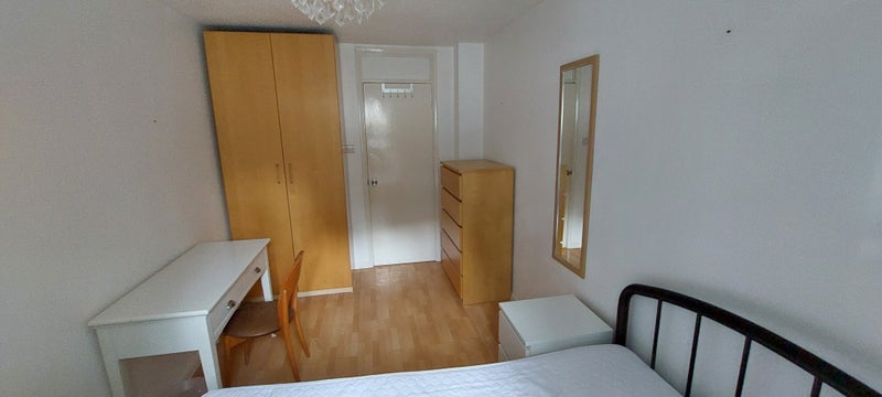 Room Pountney Road in Greater London