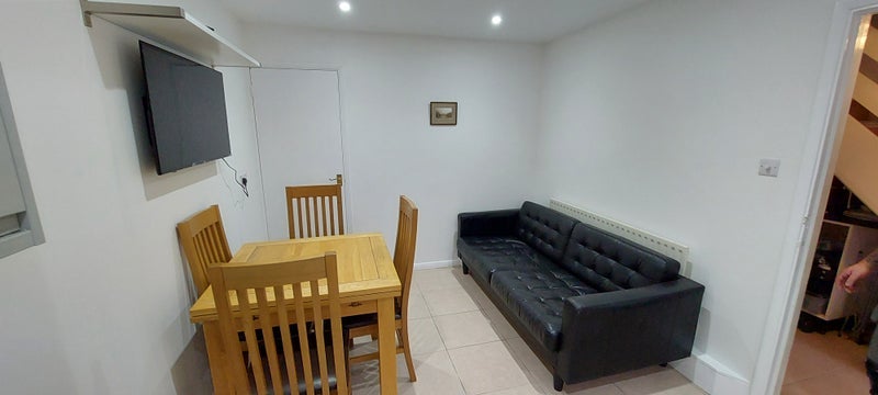 Room Pountney Road in Greater London