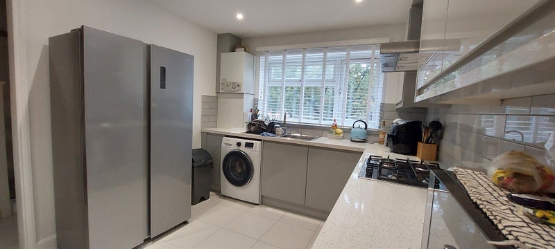 Room Pountney Road in Greater London