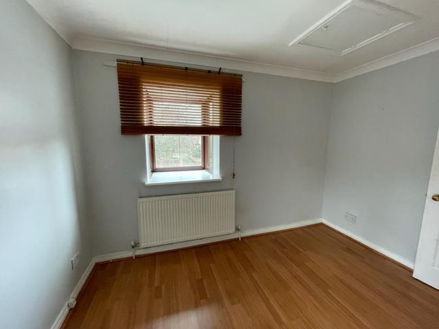Flat Summerfield Drive in Leeds