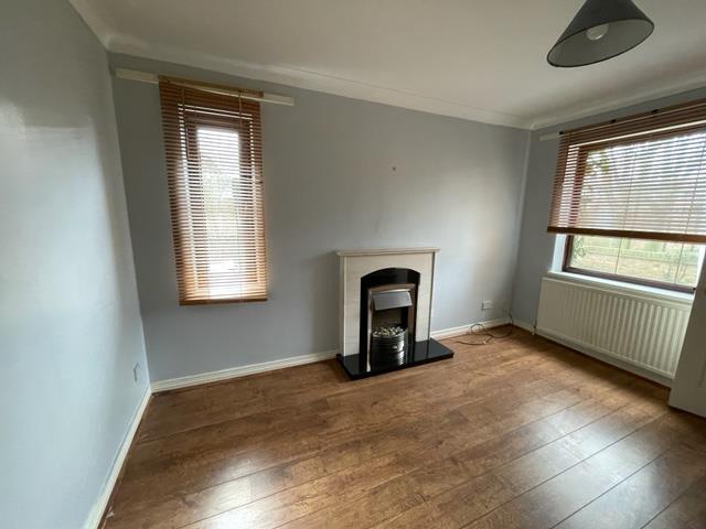 Flat Summerfield Drive in Leeds
