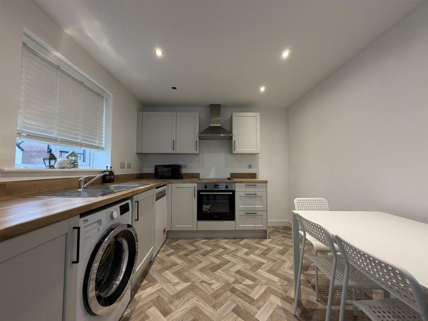 Flat Howley Avenue in Leeds