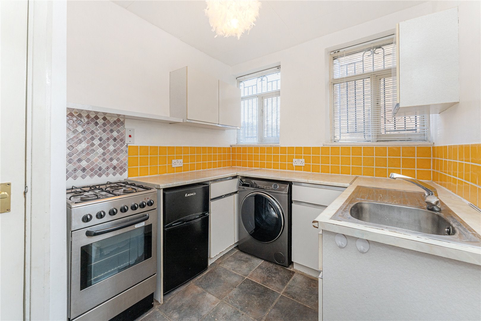 Flat Raddington Road in Greater London