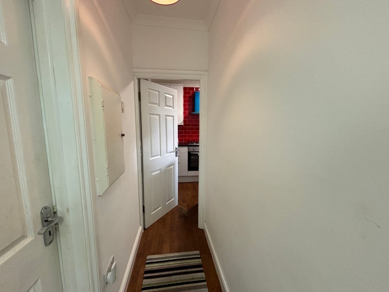 Room Coll's Road in Greater London