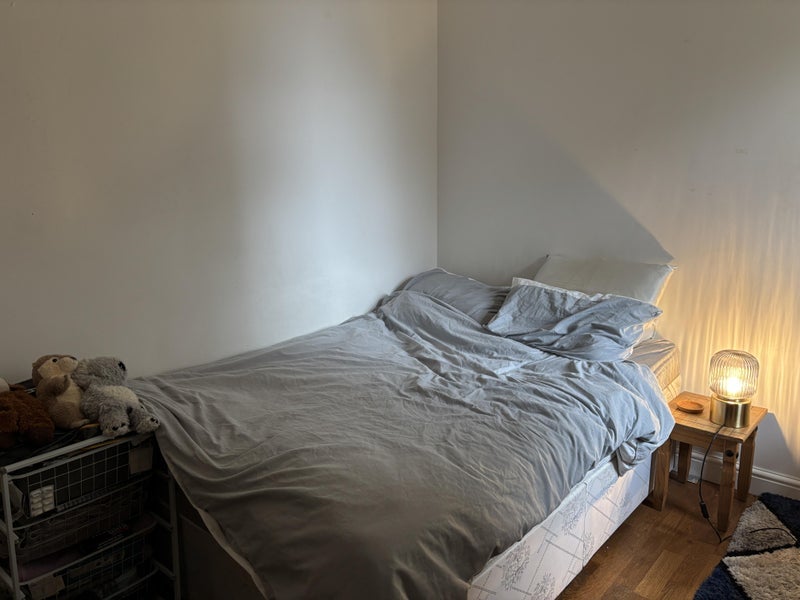 Room Coll's Road in Greater London