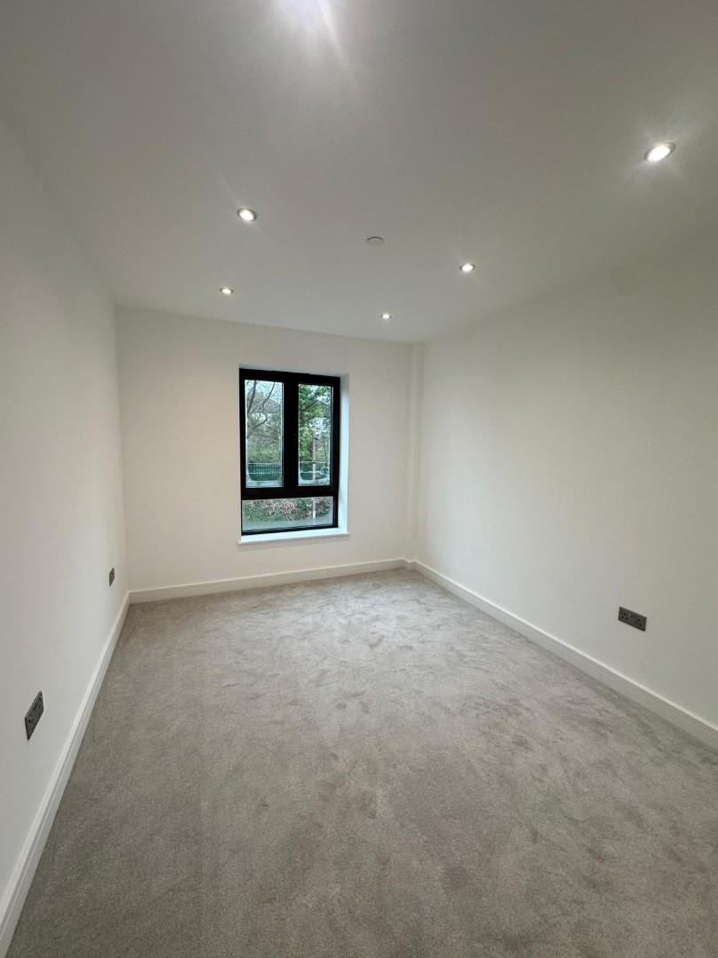 Flat Larkshall Road in Greater London
