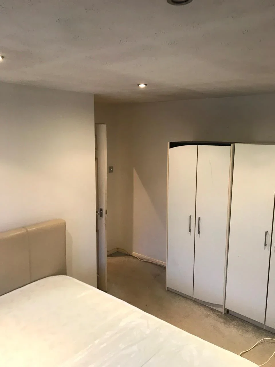 Flat Gladbeck Way in Greater London