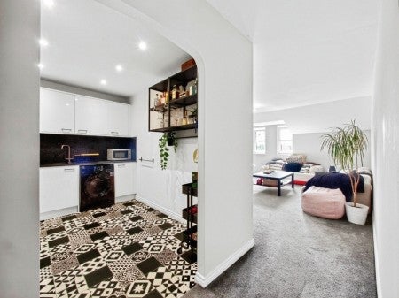 Flat Hallfield Road in York