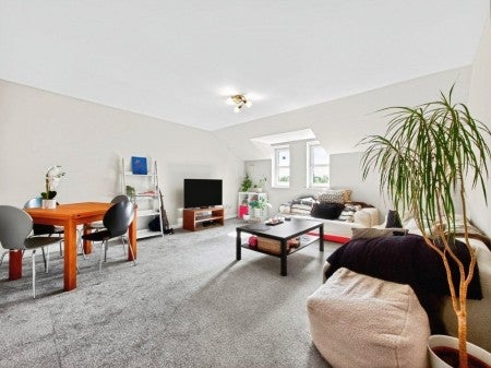 Flat Hallfield Road in York