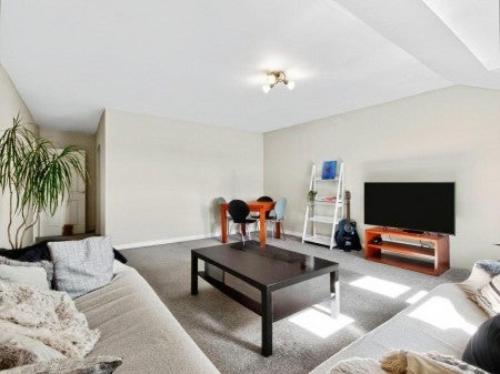 Flat Hallfield Road in York