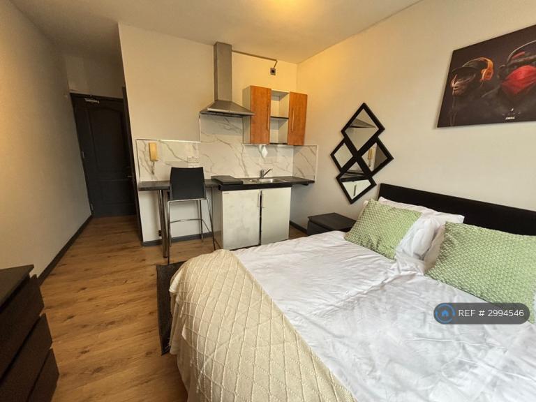 Room Hester Street in Northampton