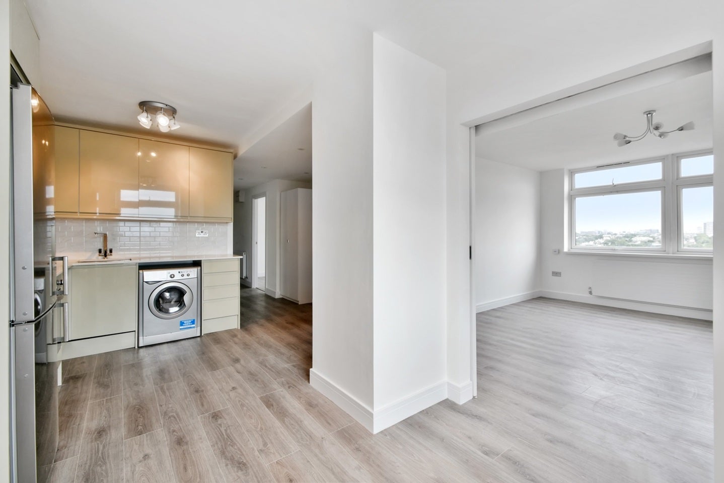 Flat Shepherds Bush Green in Greater London