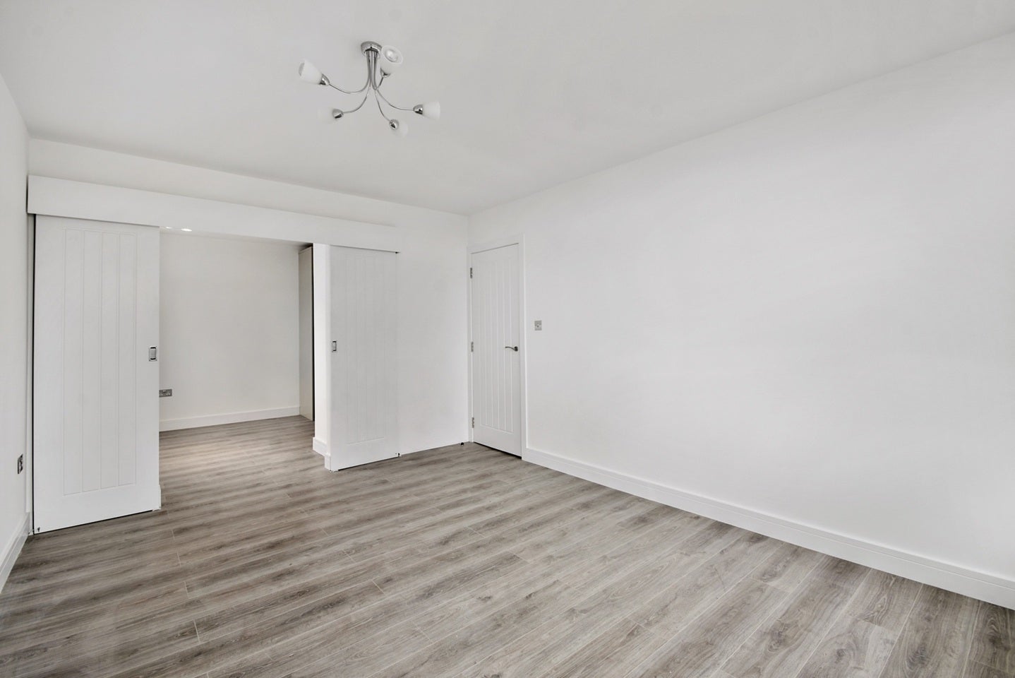 Flat Shepherds Bush Green in Greater London