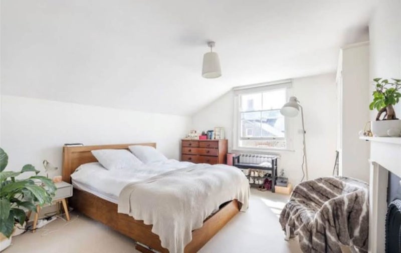 Room Lessar Avenue in Greater London