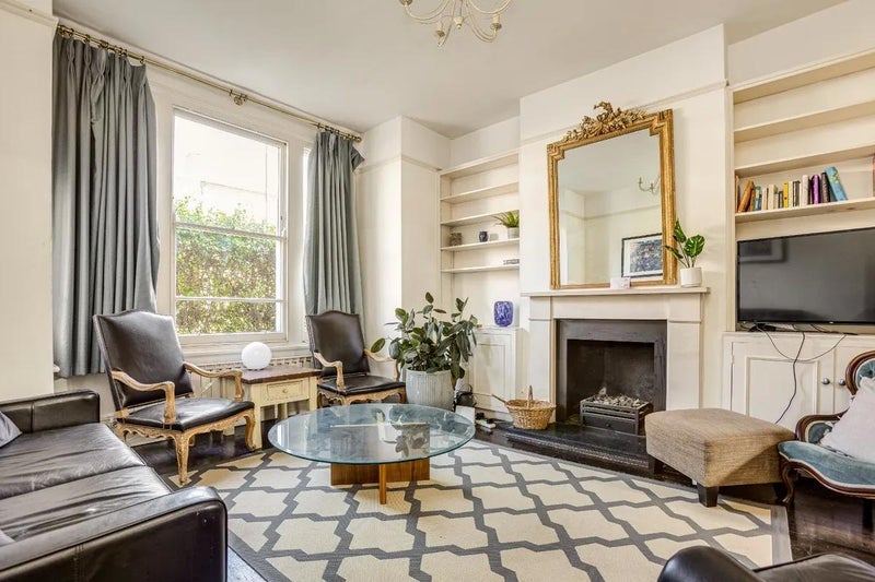 Room Lessar Avenue in Greater London